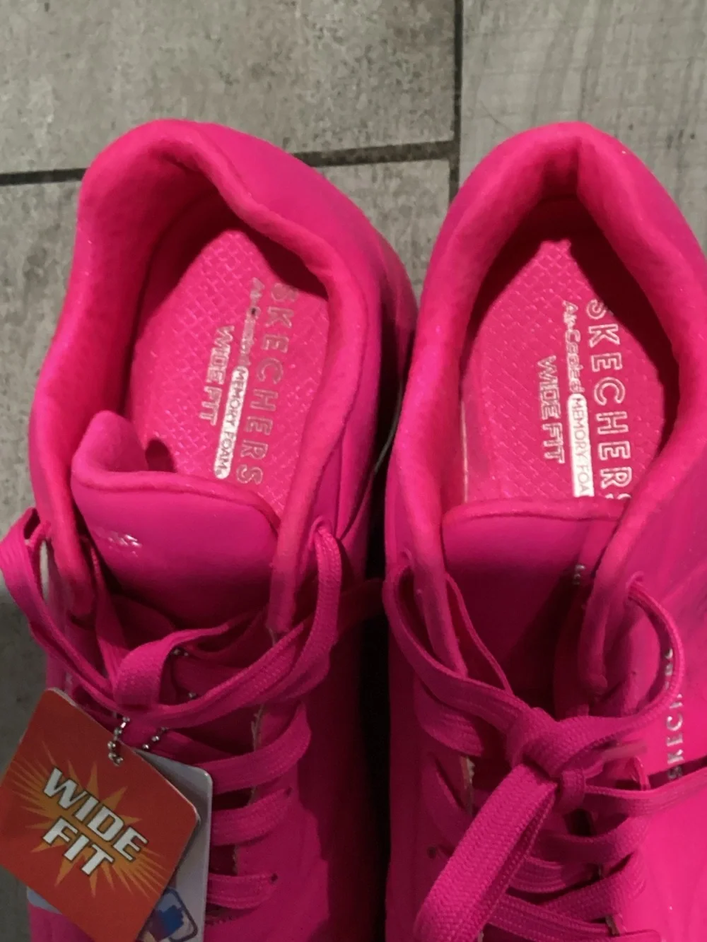 Skechers bold pink